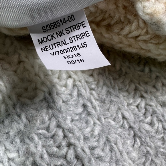 Gap Women’s White Gray Long Sleeve Mock Neck Stripe Knit Sweater Size XL - Picture 5 of 8